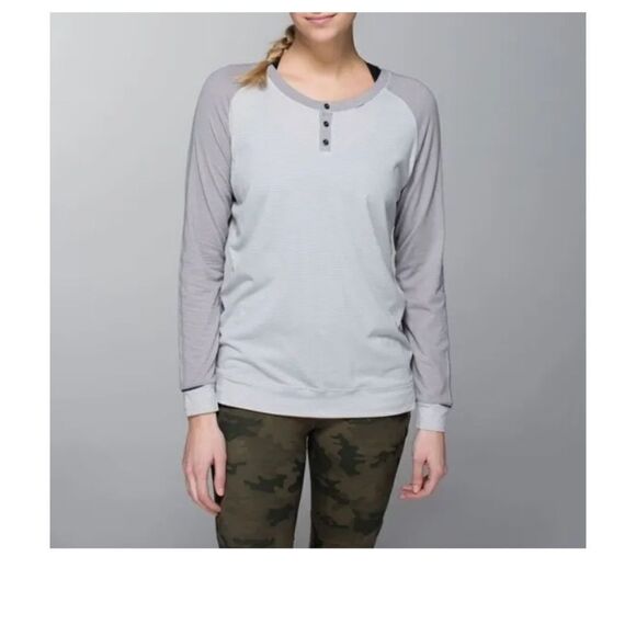 Lululemon Runamuck Long Sleeve Heathered Light Grey Heathered Size 12 - Picture 3 of 9